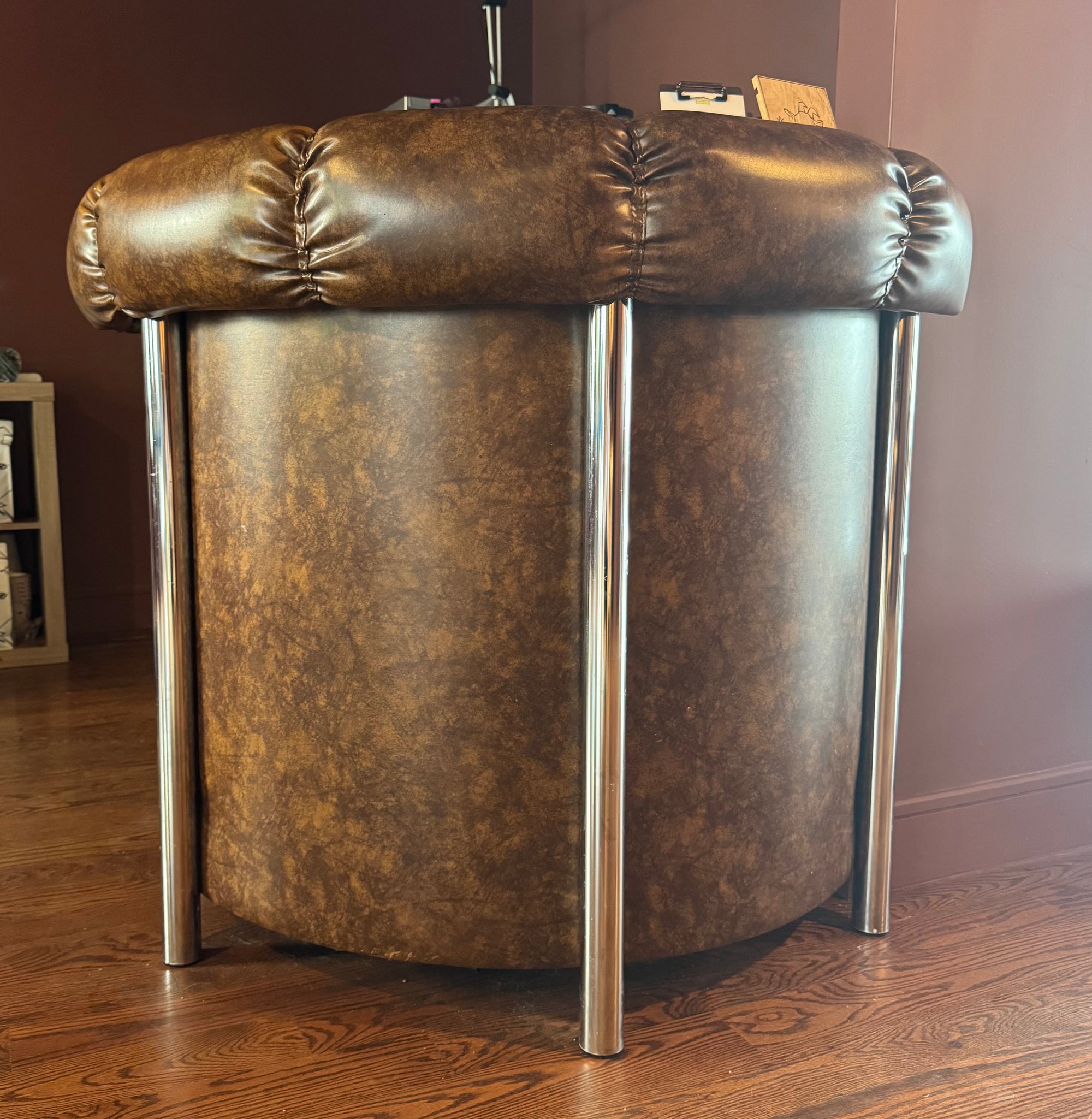 Free standing leather & chrome bar, 1980s