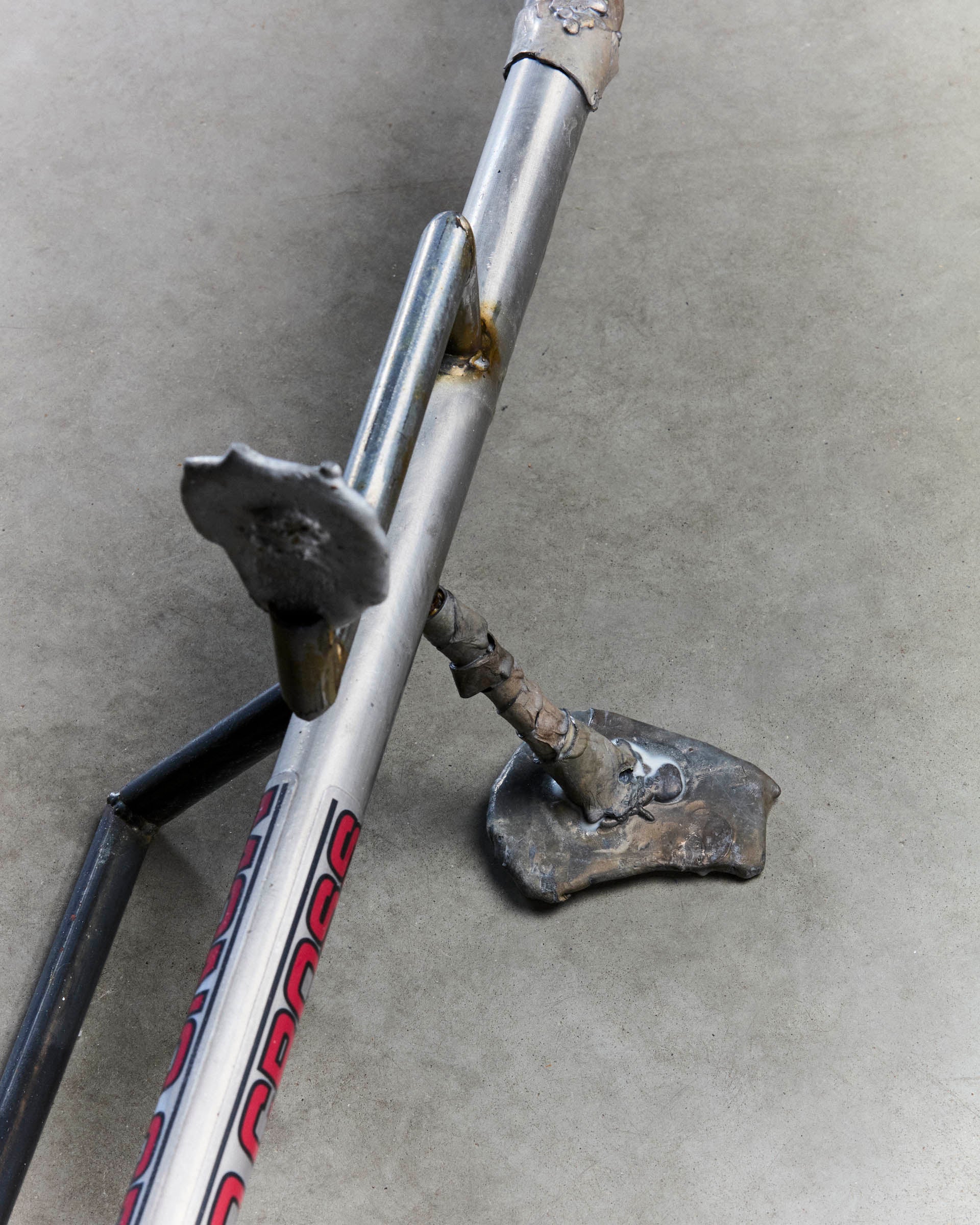 Artefact 9 by Lionel Jadot